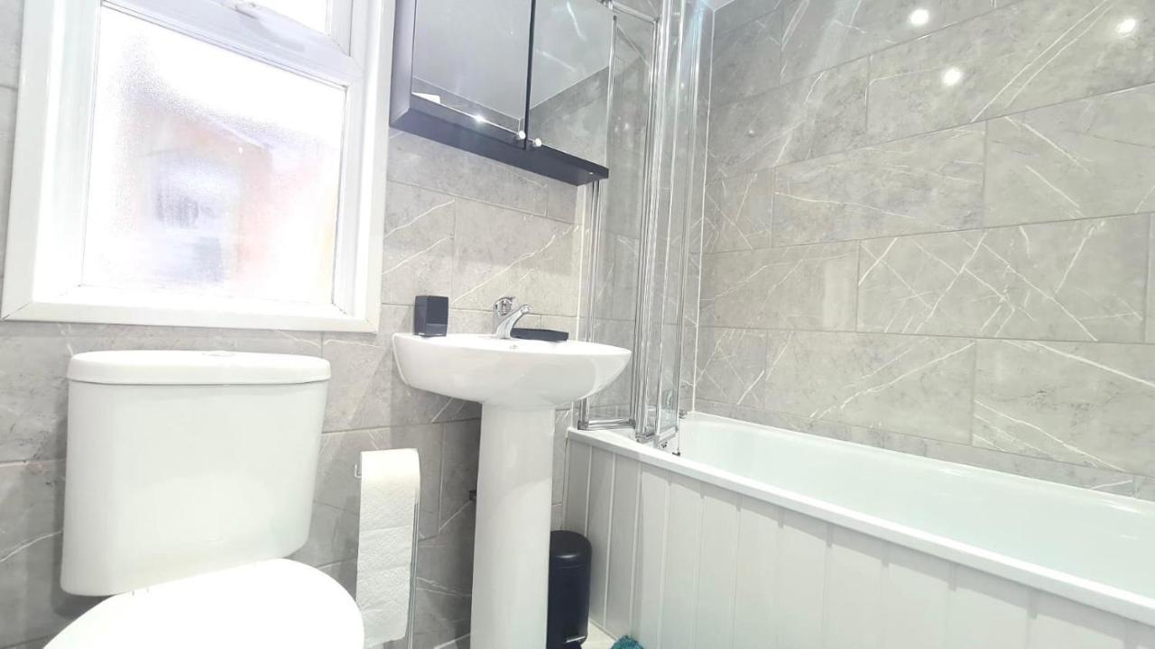 לונדון Spacious Room In Manor Park מראה חיצוני תמונה